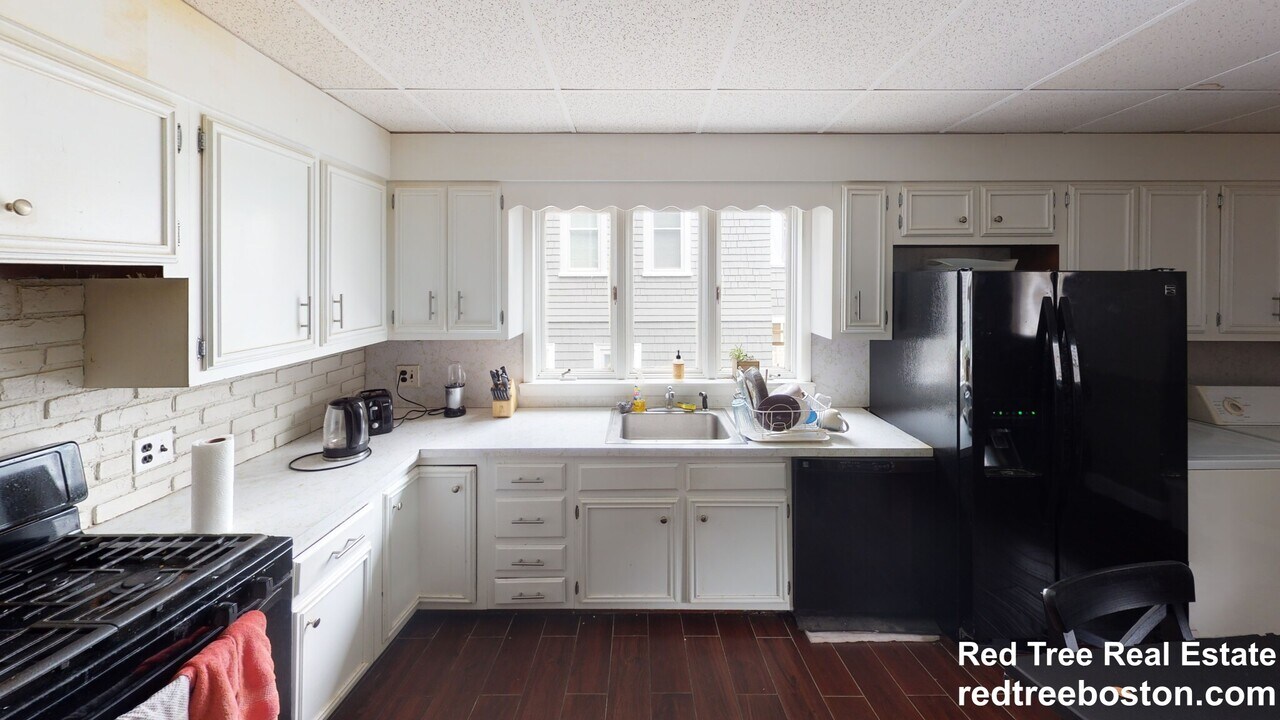 14 Dow St, Unit 2 in Somerville, MA - Foto de edificio