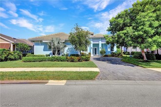 14823 Dockside Ln in Naples, FL - Foto de edificio - Building Photo