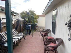 1969 Panay Dr in Los Lunas, NM - Foto de edificio - Building Photo