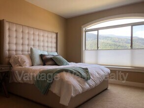 1588 Marina Way in Kelowna, BC - Building Photo - Building Photo