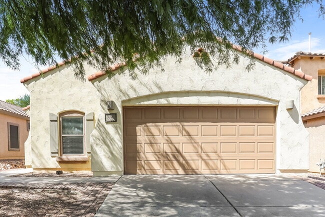 property at 526 W Calle Sombra Linda