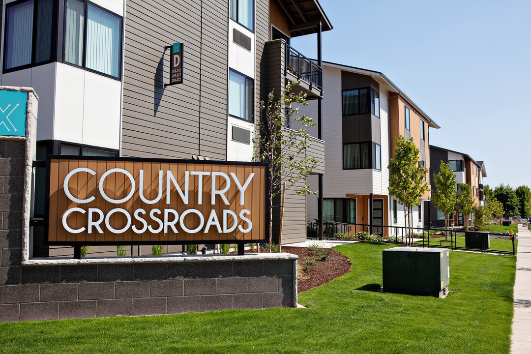 Country Crossroads in Junction City, OR - Building Photo