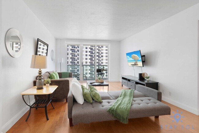 3801 S Ocean Dr in Hollywood, FL - Building Photo - Building Photo
