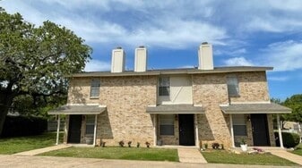 101 Wildwood Ct in Grapevine, TX - Building Photo