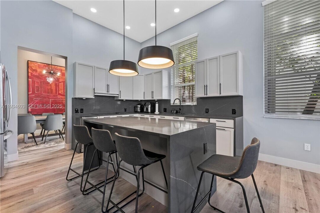 5046 SW 162nd Ave in Miramar, FL - Building Photo