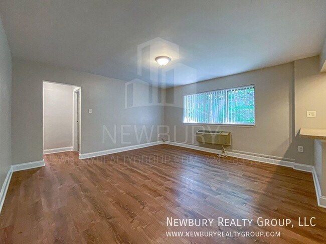 309 San Juan Dr in McKeesport, PA - Foto de edificio - Building Photo