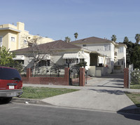 122-126 1/2 S Berendo St in Los Angeles, CA - Foto de edificio - Building Photo