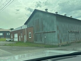 902-904 Jefferson St in Greeneville, TN - Building Photo