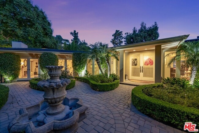 1457 Claridge Dr in Beverly Hills, CA - Building Photo - Building Photo