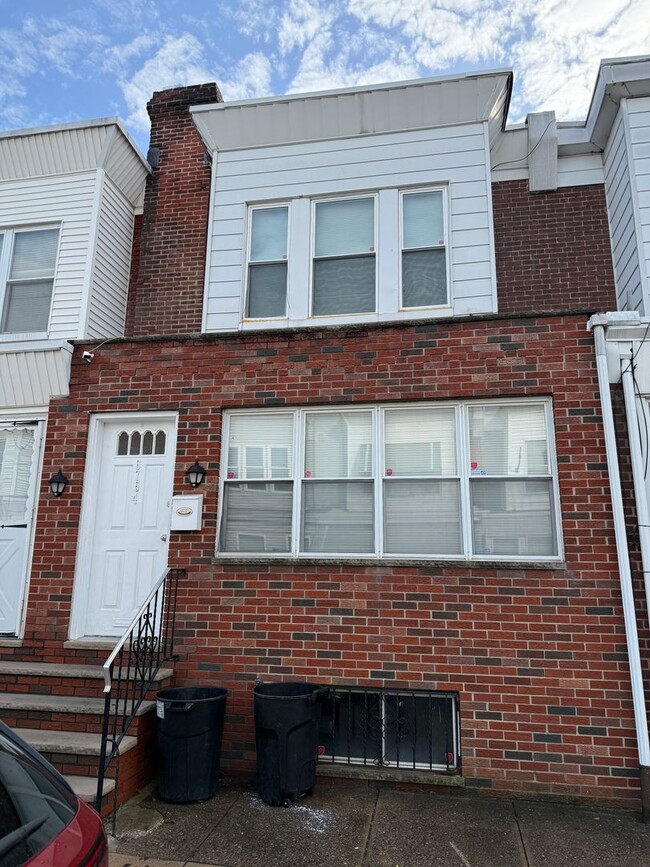 6754 Linmore Ave in Philadelphia, PA - Building Photo - Building Photo