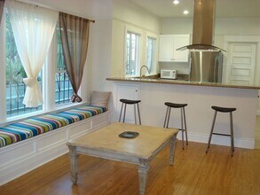 1374 W 37th Pl in Los Angeles, CA - Building Photo - Building Photo