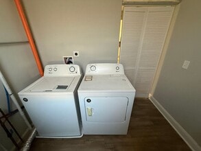 4028 W Girard Ave in Philadelphia, PA - Foto de edificio - Building Photo