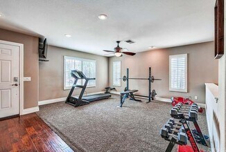 2365 Cornell Cir in Corona, CA - Foto de edificio - Building Photo