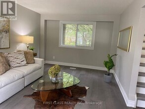 576 Kortright Rd W in Guelph, ON - Building Photo - Building Photo