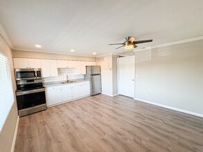 1110 E Highland Ave-Unit -15 in Phoenix, AZ - Building Photo - Building Photo