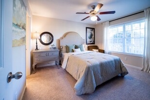 Kinstone Columns Drive in Marietta, GA - Building Photo