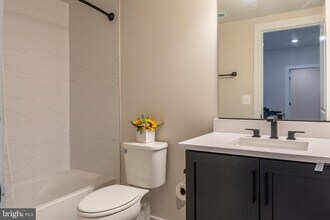 402 Mdw Crk Dr in Bowie, MD - Building Photo - Building Photo