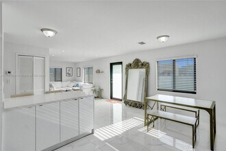 1712 NW 76th Terrace in Miami, FL - Building Photo - Building Photo