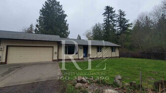 3930 NW Atlantis Ln in Bremerton, WA - Building Photo