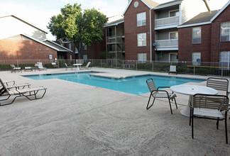 Gable Point in Dallas, TX - Building Photo - Building Photo