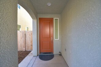 1534 Zenith Point in Clovis, CA - Building Photo - Building Photo