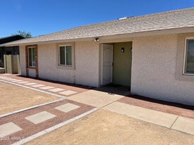 492 W 18th Ave in Apache Junction, AZ - Building Photo