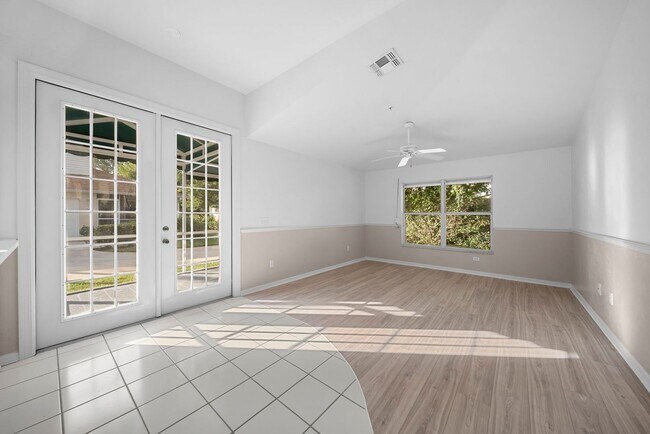 366 Dover Pl in Naples, FL - Foto de edificio - Building Photo