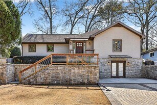 1319 Chalmette Dr NE in Atlanta, GA - Building Photo