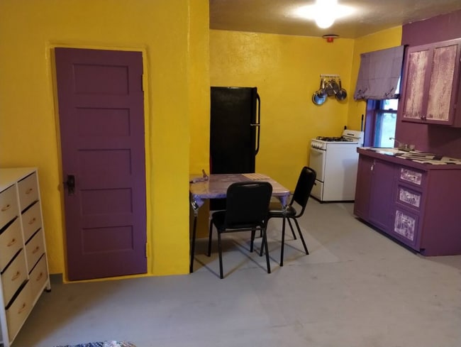 111 W 4th St in Truth Or Consequences, NM - Foto de edificio - Building Photo
