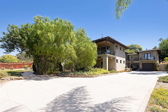 187 Halcyon Rd in Encinitas, CA - Foto de edificio - Building Photo