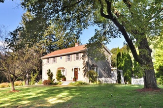 274 Smith St in South Windsor, CT - Building Photo - Building Photo