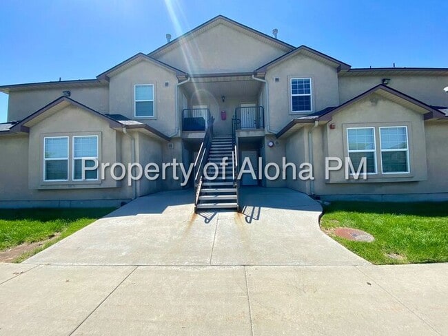 property at 1047 W Pine Ave