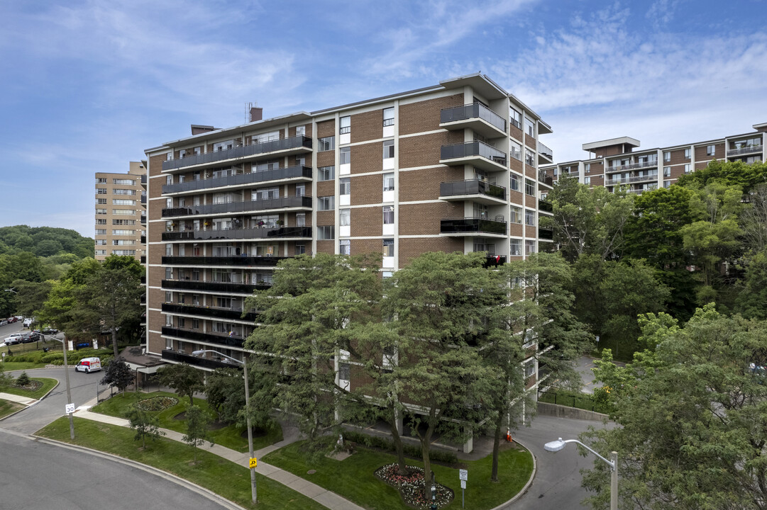 Park Vista Apartments in Toronto, ON - Building Photo