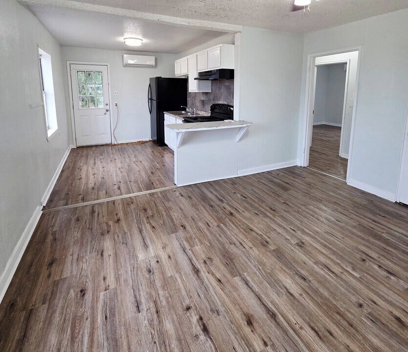1504 Sycamore St, Unit A in Big Spring, TX - Building Photo
