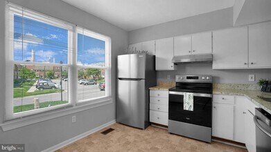 1315 Riverwood Way in Riviera Beach, MD - Building Photo - Building Photo