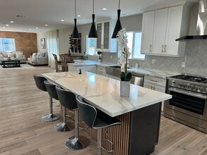 4912 Alonzo Ave in Encino, CA - Foto de edificio - Building Photo