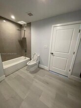 1938 Jackson St in Hollywood, FL - Foto de edificio - Building Photo