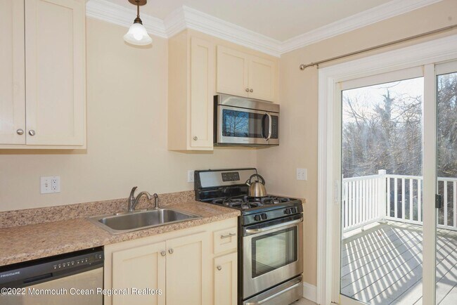 74 Wallace St in Red Bank, NJ - Building Photo - Building Photo
