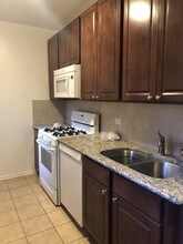 2300 W Sunnyside Ave-Unit -2E in Chicago, IL - Building Photo - Building Photo