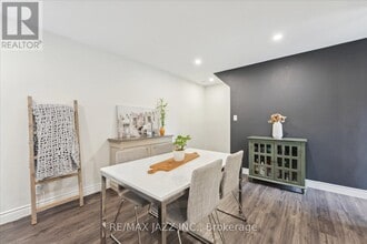 103 Dovedale Dr in Whitby, ON - Building Photo - Building Photo