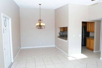 8215 Sun Spring Cir in Orlando, FL - Building Photo - Building Photo