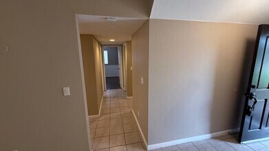 5566 W Fir Ave in Fresno, CA - Building Photo - Building Photo