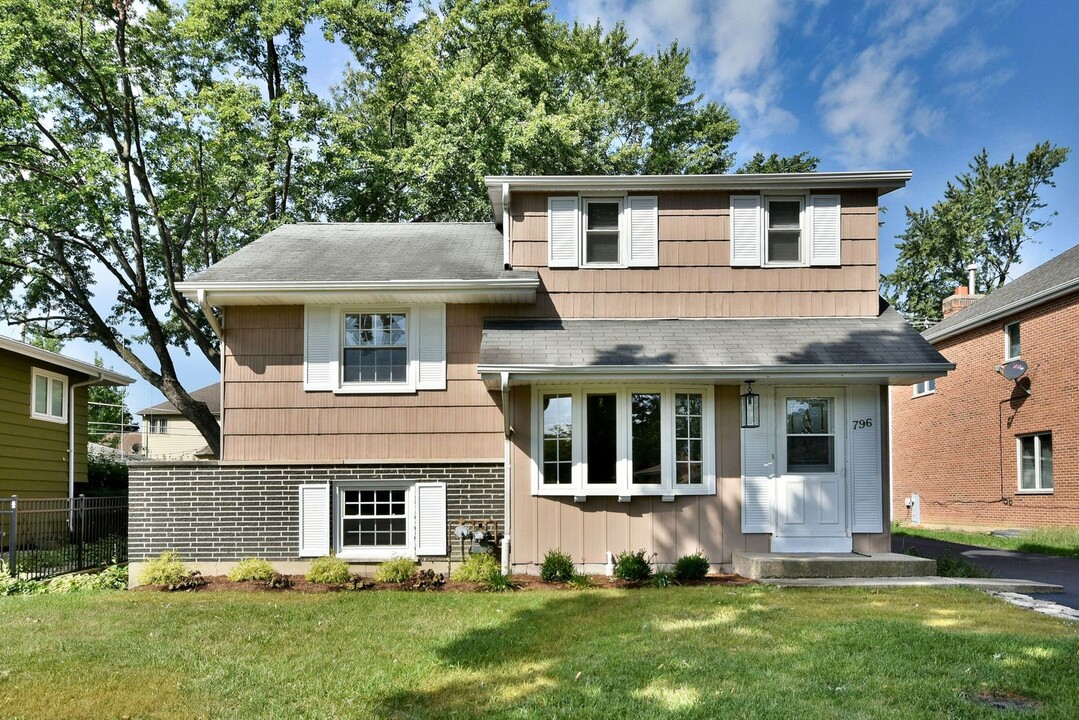 796 Adele St in Elmhurst, IL - Building Photo