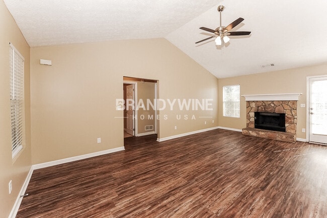 371 Walker Dr in Monroe, GA - Foto de edificio - Building Photo