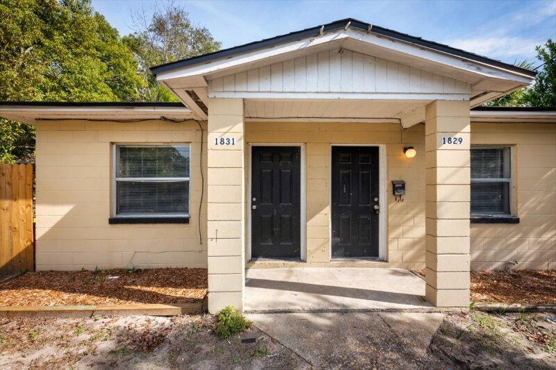 1831 Lambert St in Jacksonville, FL - Building Photo