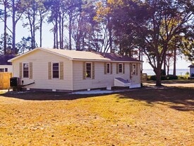 125 N River Dr in Jarvisburg, NC - Building Photo