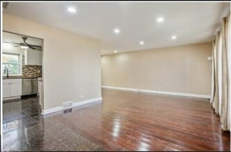 812 S School St in Lombard, IL - Foto de edificio - Building Photo