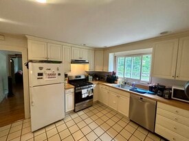23 Heath St, Unit 1 in Brookline, MA - Building Photo