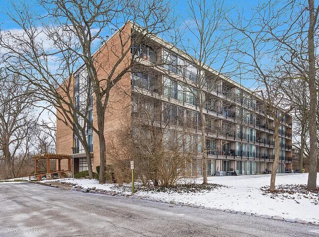 5820 Oakwood Dr in Lisle, IL - Foto de edificio - Building Photo