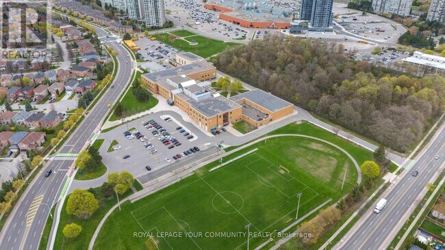 30-32030 Upper Mall Wy in Vaughan, ON - Building Photo - Building Photo